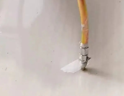 宣威瓷砖空鼓维修公司专业解答在瓷砖铺贴过程中，如果使用的砂料过粗（如全部使用了粗砂），可能会导致以下问题